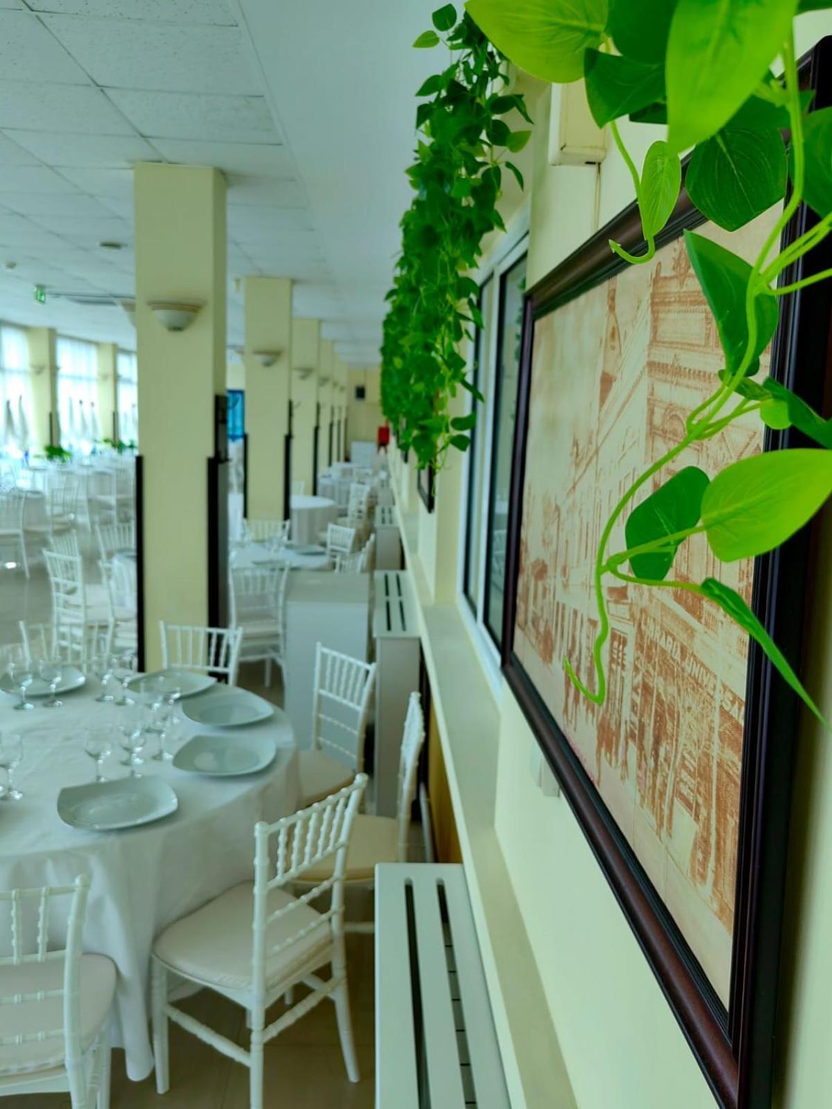 Hotel Triumph Brăila Екстериор снимка